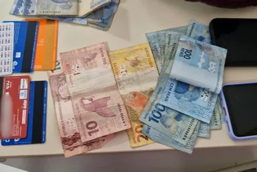 
				Polícia investiga dupla presa por aplicar golpes em idosos em agências bancárias
			
			