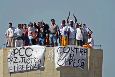 
				Por que o PCC não é considerado um grupo terrorista?
			
			