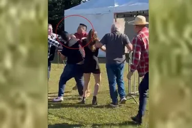 
				Porradaria come solta após pai agredir criança em festa junina
			
			