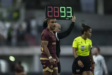 
				Pottker dispara após confusão com Fagner na Copa do BR: "Nunca quebrei a perna de ninguém"
			
			