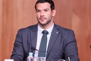 
				Presidente da CBF e deputada federal são alvos de operação por compra de votos
			
			