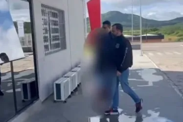 
				Preso suspeito de estuprar criança de 10 anos por três meses
			
			