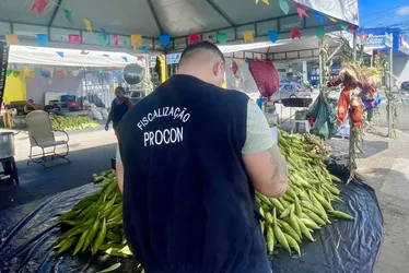 
			
				Procon revela variações de preços em itens juninos com até 60% de diferença
			
			