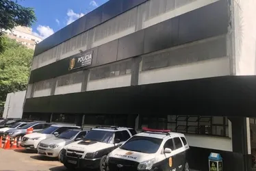 
				Quadrilha invade mansão no Morumbi, faz reféns e rouba R$ 3 milhões
			
			