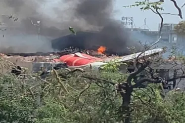 
			
				Queda de avião: mortos na Índia só poderão ser identificados por DNA
			
			