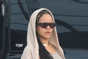 
				Rihanna destaca barrigão da terceira gravidez
			
			