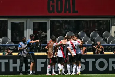 
			
				River Plate leva pequeno susto, mas vence Urawa na estreia do Mundial
			
			