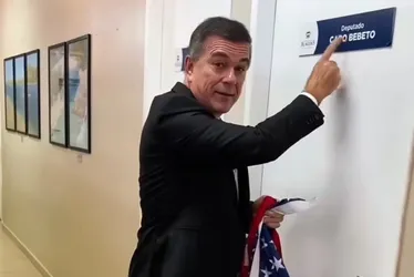 
				Ronaldo Medeiros acusa Cabo Bebeto de “vestir” bandeira dos EUA
			
			