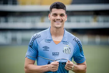 
				Santos aguarda oferta por Brazão, mas valor abaixo do esperado pode travar negócio
			
			