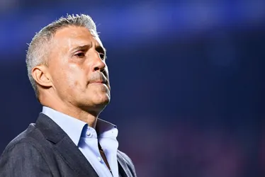 
				São Paulo busca lateral que também possa atuar como zagueiro
			
			