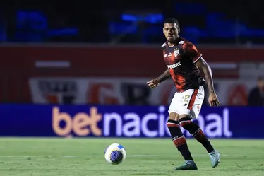 
			
				São Paulo tem mês decisivo para decidir futuro de trio
			
			