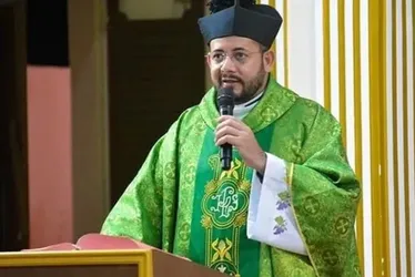 
				Sexo, arma e escândalo: quem é o padre de AL suspeito de assediar mulher
			
			