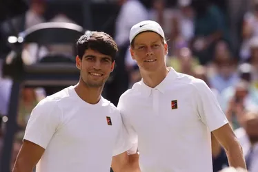 
				Sinner vira sobre Alcaraz e se consagra campeão em Wimbledon
			
			