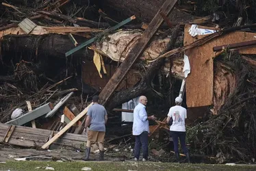 
				Sobe para 119 número de mortes por enchentes no Texas, diz governador
			
			