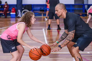 
			
				Sophia celebra evolução e paixão pelo basquete em seu terceiro NBA Camp
			
			