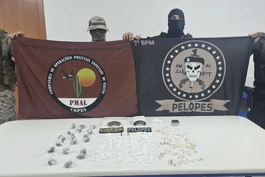 
			
				Suspeito de integrar facção é preso e mais de um quilo de cocaína é apreendido no Sertão
			
			