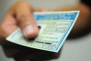 
				Suspeito vai à delegacia registrar extravio da CNH e acaba preso por pensão em Viçosa
			
			