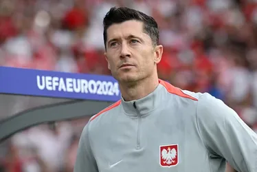 
			
				Técnico da Polônia pede demissão, após saída de Lewandowski
			
			