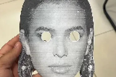
				Torcida do Sport prepara máscaras de Marquezine para provocar Neymar
			
			