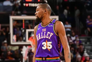 
				Troca de Kevin Durant para o Rockets bate recorde na NBA
			
			