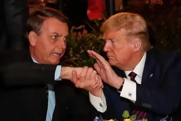
				Trump acusa Brasil de “caça às bruxas” e cobra: “Deixem Bolsonaro em paz!”
			
			