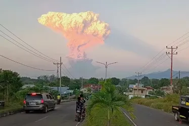 
				VÍDEO: vulcão entra em erupção pela 2ª vez em menos de 1 mês
			
			