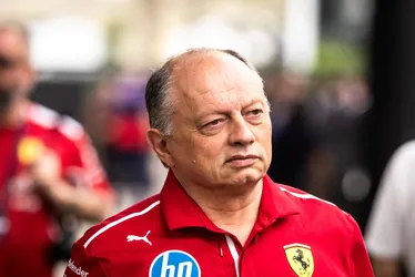 
				Vasseur recebe apoio em meio à pressão por resultados na Ferrari
			
			
