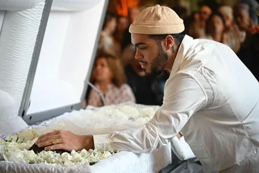 
				Velório de Preta Gil é marcado pela emoção da família, fãs e amigos; veja fotos
			
			