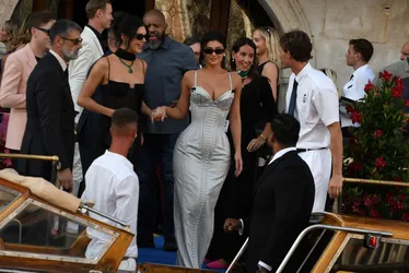
				Vestido de Kylie Jenner gera controvérsias no casamento de Jeff Bezos
			
			