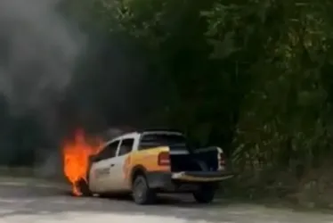 
			
				Vídeo: carro de prefeitura pega fogo enquanto trafegava em rodovia de São Luís do Quitunde
			
			