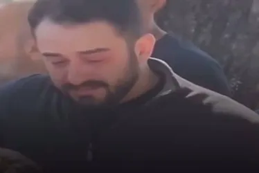 
				Vídeo: filho matou a mãe, chorou no enterro e depois viajou com amigos
			
			