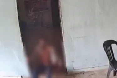 
			
				Vídeo mostra momento em que homem invade casa e deixa idoso agonizando após facadas
			
			
