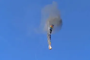 
			
				Vídeo mostra passageiros pulando de balão em Santa Catarina
			
			