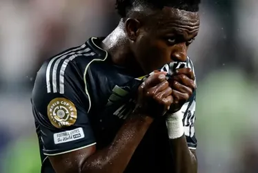 
				Vini Jr abre o jogo e se declara ao Real Madrid: 'Clube da minha vida'
			
			