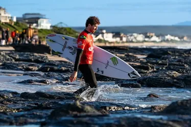 
				WSL: Yago Dora é derrotado e fica com o vice em J-Bay
			
			