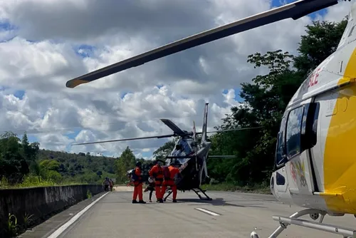 
				Acidente com cinco veículos deixa dois mortos e sete feridos na BR-101
			
			