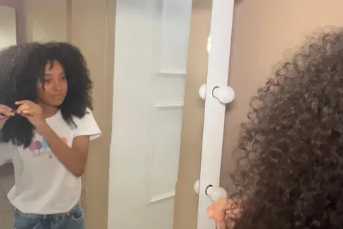 
				Adolescente de Maceió é vítima de racismo e reage: “Sou negra e me sinto feliz por ser quem eu sou"
			
			