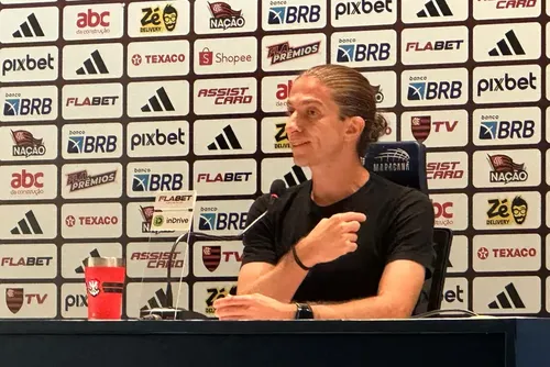 
				Após declaração de Filipe Luís, Pedro se reúne com elenco do Flamengo
			
			