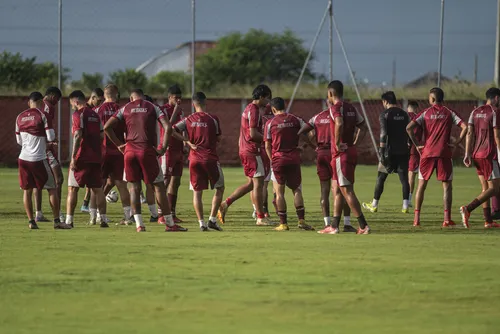 
				CRB segue para São Paulo com dúvidas no meio e no ataque
			
			