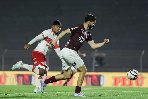 
				Com um a mais em campo, CRB perde para a Ferroviária, em jogo pela Série B: 1 a 0
			
			