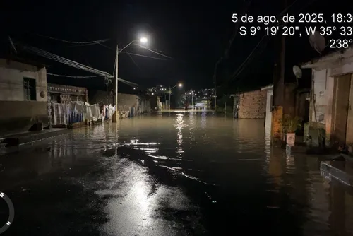 
				Defesa Civil mantém monitoramento após transbordo de rio em São Luís do Quitunde
			
			