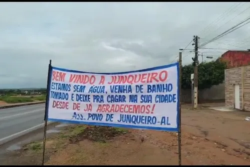 
				Em protesto contra falta de água, moradores dão boas-vindas: 'venham de banho tomado'
			
			