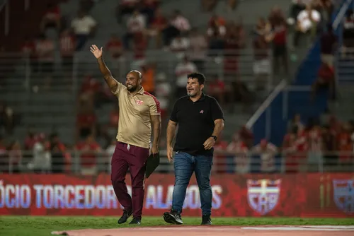 
				“Esse jogo já foi, não volta mais”: Barroca valoriza atuação e pede foco na Série B
			
			
