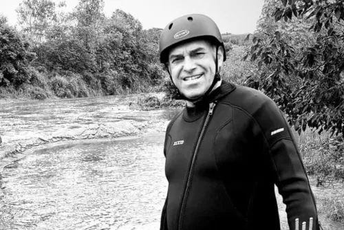 
				Ex-prefeito de Quebrangulo morre afogado após cair de caiaque em rio
			
			