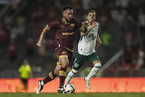 
				Galo Derruba o Líder: Vitória com Imposição Tática e Fôlego Novo
			
			