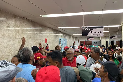 
				Cerca de 2 mil integrantes de movimentos invadem centro de Maceió; veja imagens
			
			