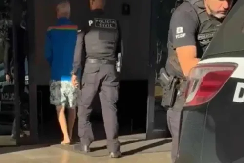 
				Vídeo: tio de Michelle Bolsonaro é preso por armazenar pornografia infantil
			
			