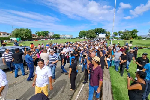 
				Último acorde: Xameguinho é homenageado em velório e sepultamento repletos de emoção
			
			