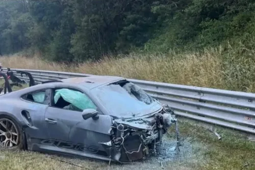 
				Vídeo: Porsche e BMW se envolvem em acidente com explosão em circuito
			
			