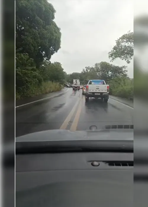 
			
				Acidente entre caçamba e caminhão deixa duas pessoas presas às ferragens na BR-104
			
			